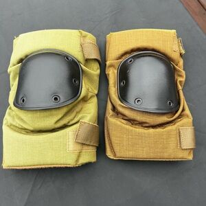 Tactical knee pads Work size medium -color faded due to sun